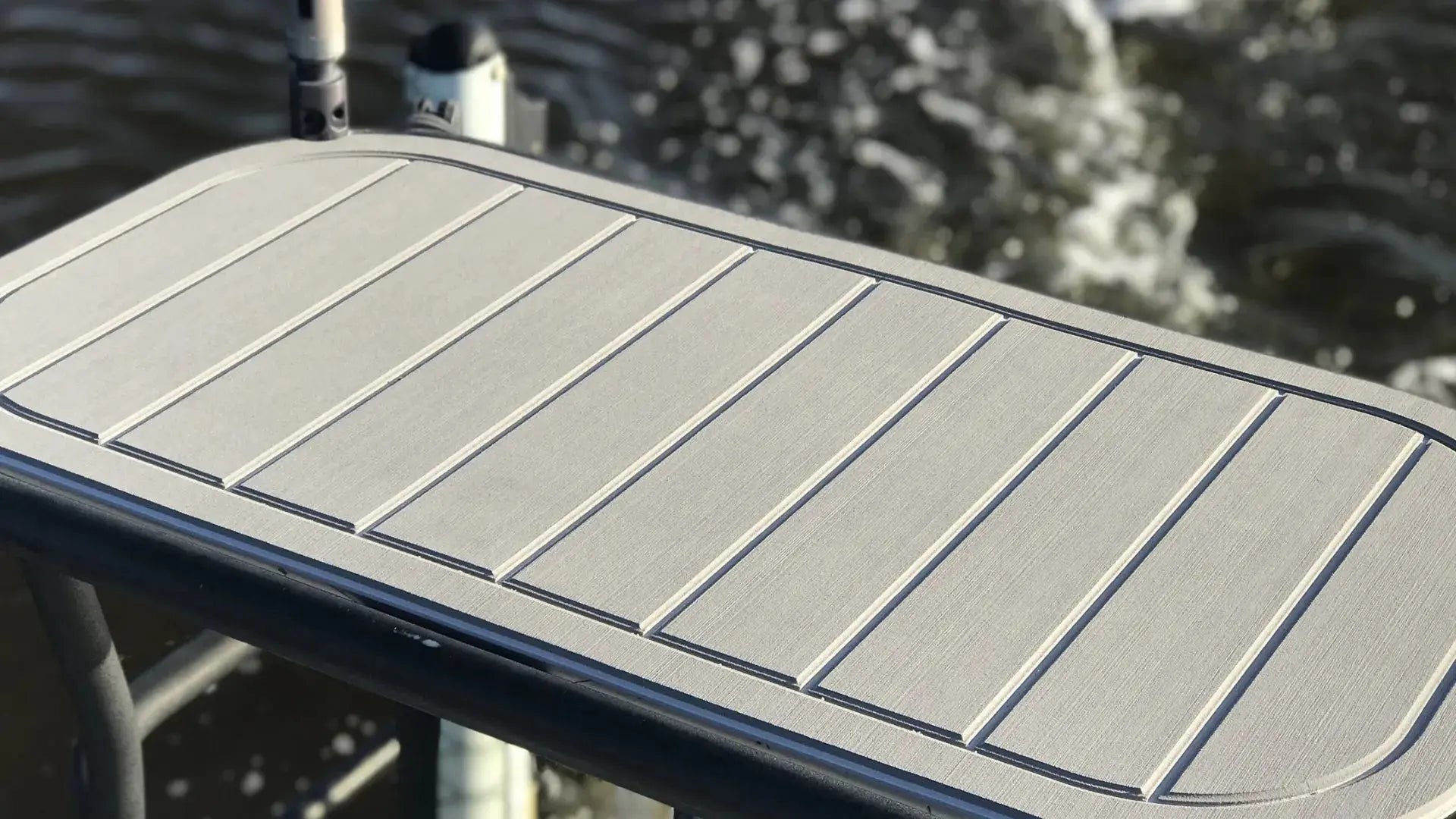 Can-You-Use-Regular-Vinyl-Flooring-on-a-Boat BoatFloorings